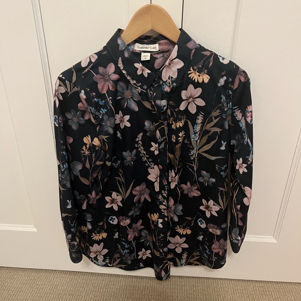 10, navy & floral, Coldwater Creek no iron button-up